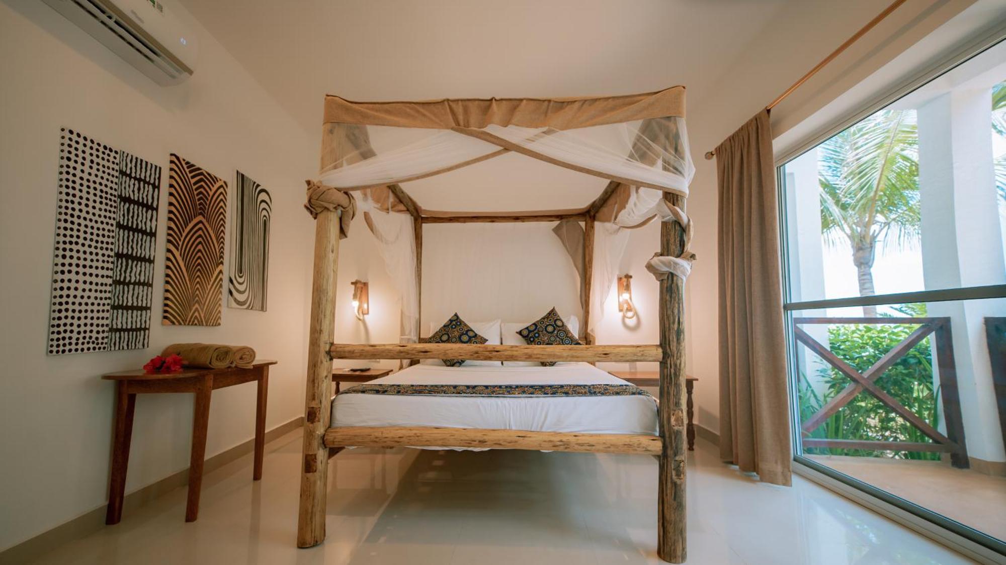 Hotell Sansi 4*
